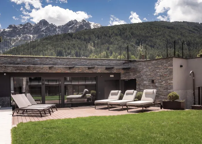 Aparthotel Familiaris - Family Apartments - Pools & Spa In Dolomites