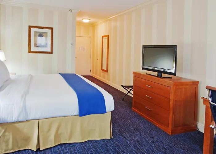 Holiday Inn Express & Suites By Ihg