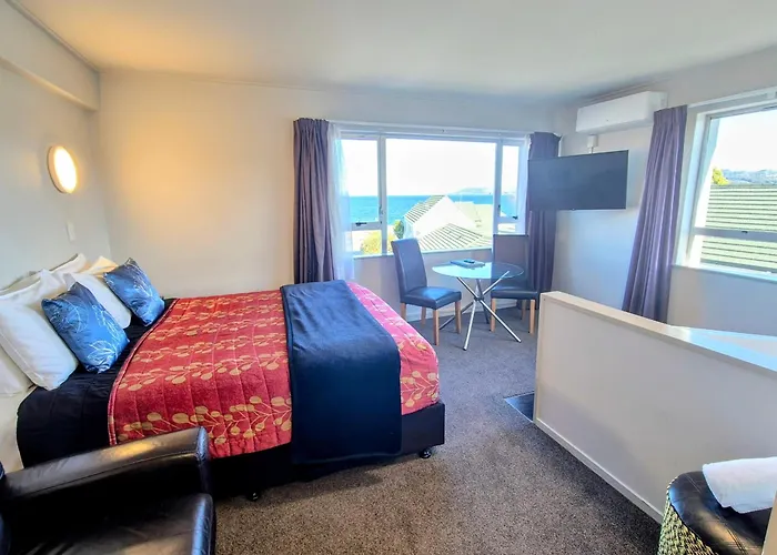 Absolute Lake View Motel