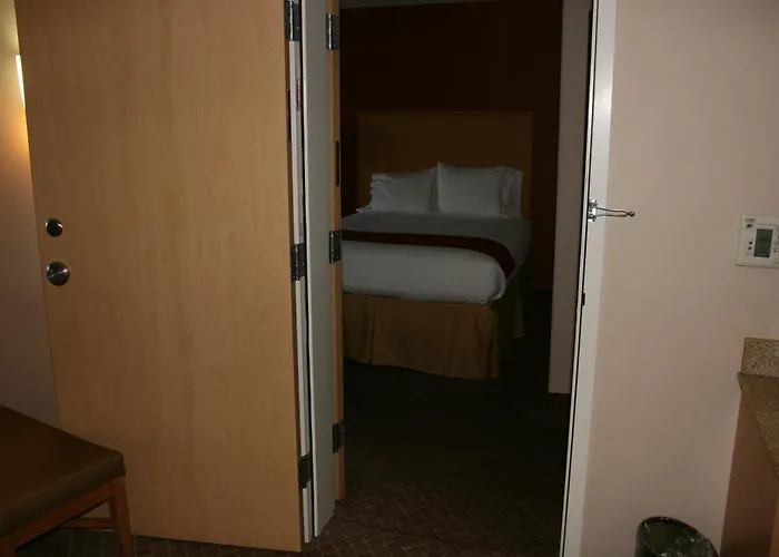 Holiday Inn Express Stockton Southeast By Ihg