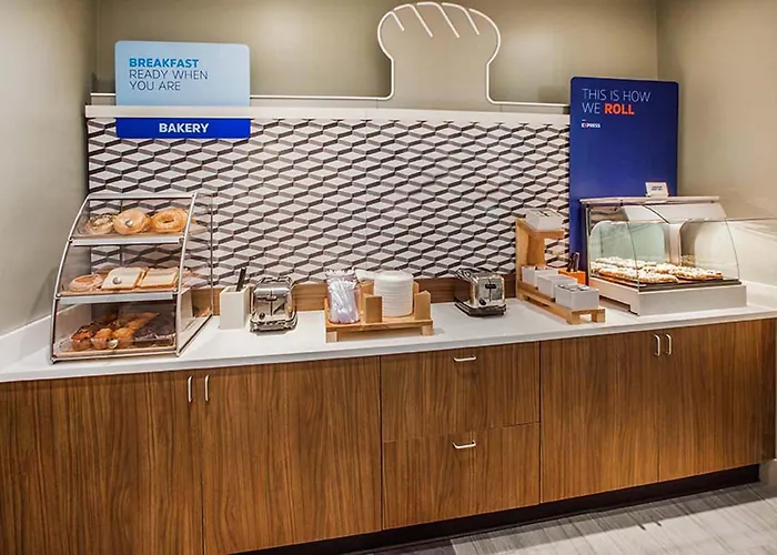 Holiday Inn Express And Suites Pryor By Ihg