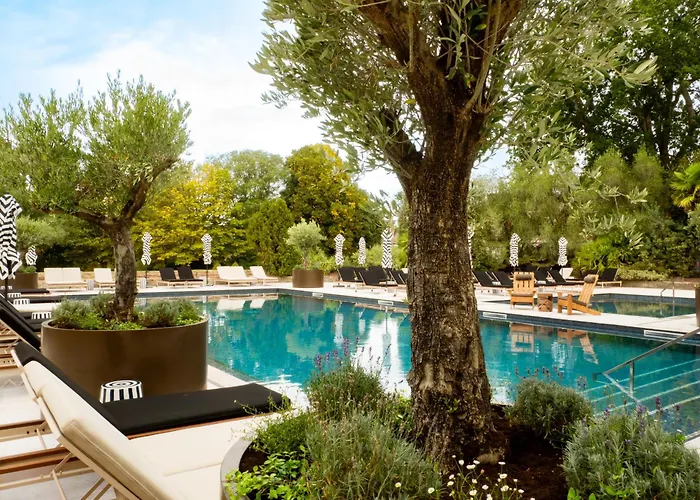 Macdonald Elmers Court Resort