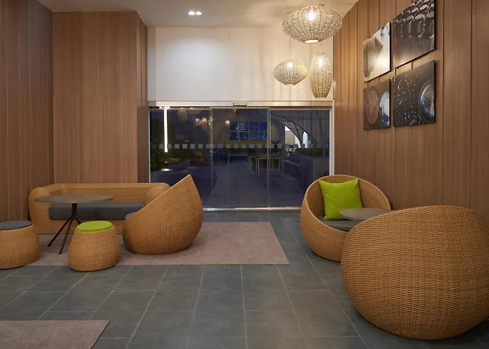 Holiday Inn & Suites Saigon Airport By Ihg