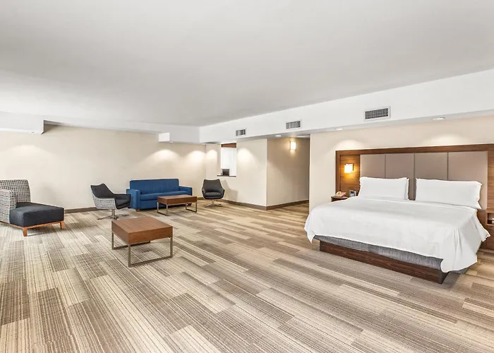 Holiday Inn Express & Suites Tacoma By Ihg