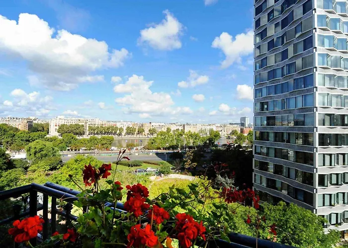Mercure Tour Eiffel Pont Mirabeau