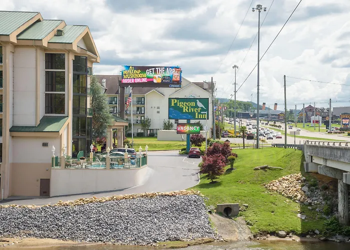 Pigeon River Inn