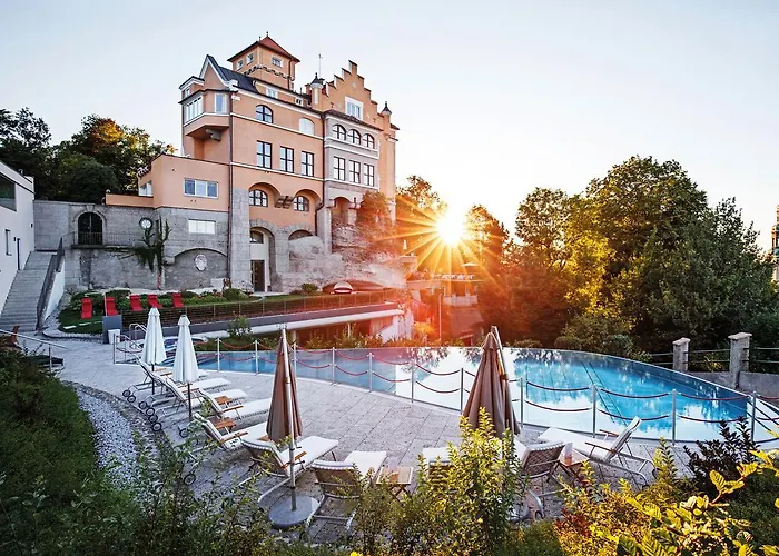 Hotel Schloss Moenchstein