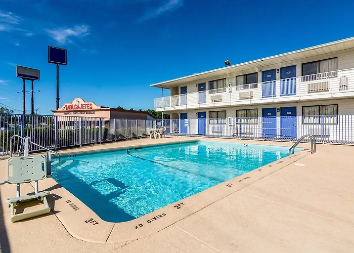 Motel 6-Lumberton, Nc