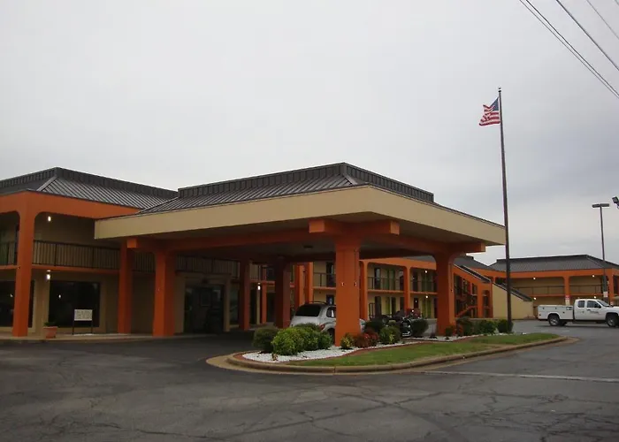 Econo Lodge Inn & Suites Jackson Northwest
