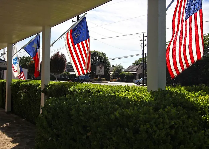 Peach Tree Inn & Suites Fredericksburg