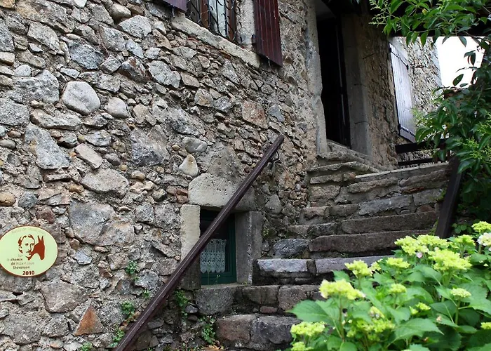 Logis Hotel Restaurant Auberge Du Peras