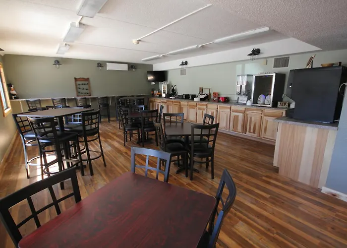 Blackstone Lodge And Suites