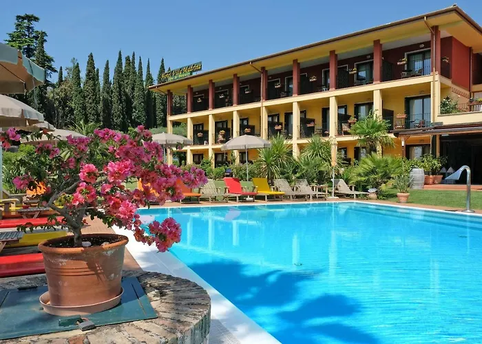 Villa Madrina Lovely And Dynamic Hotel